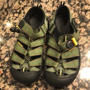 Keen kids size 1